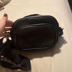 Wild fable cross Body with included card holder